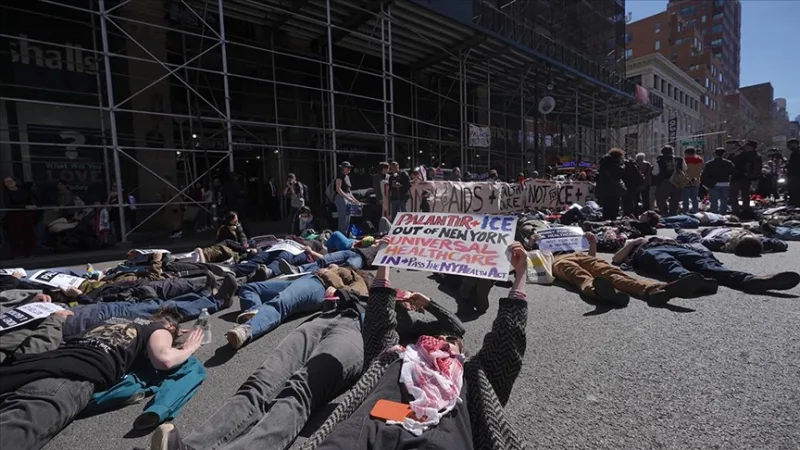 Manifestación frente a la sede de Palantir, empresa estadounidense que produce tecnologías de vigilancia basadas en inteligencia artificial para Israel